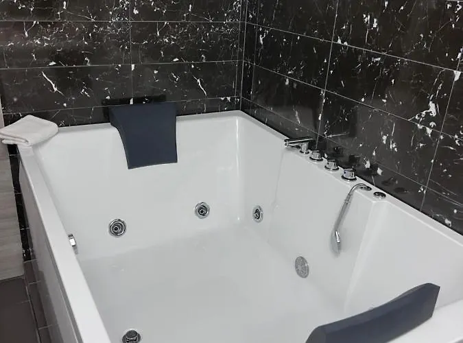 Jacuzzi 2 Apartment